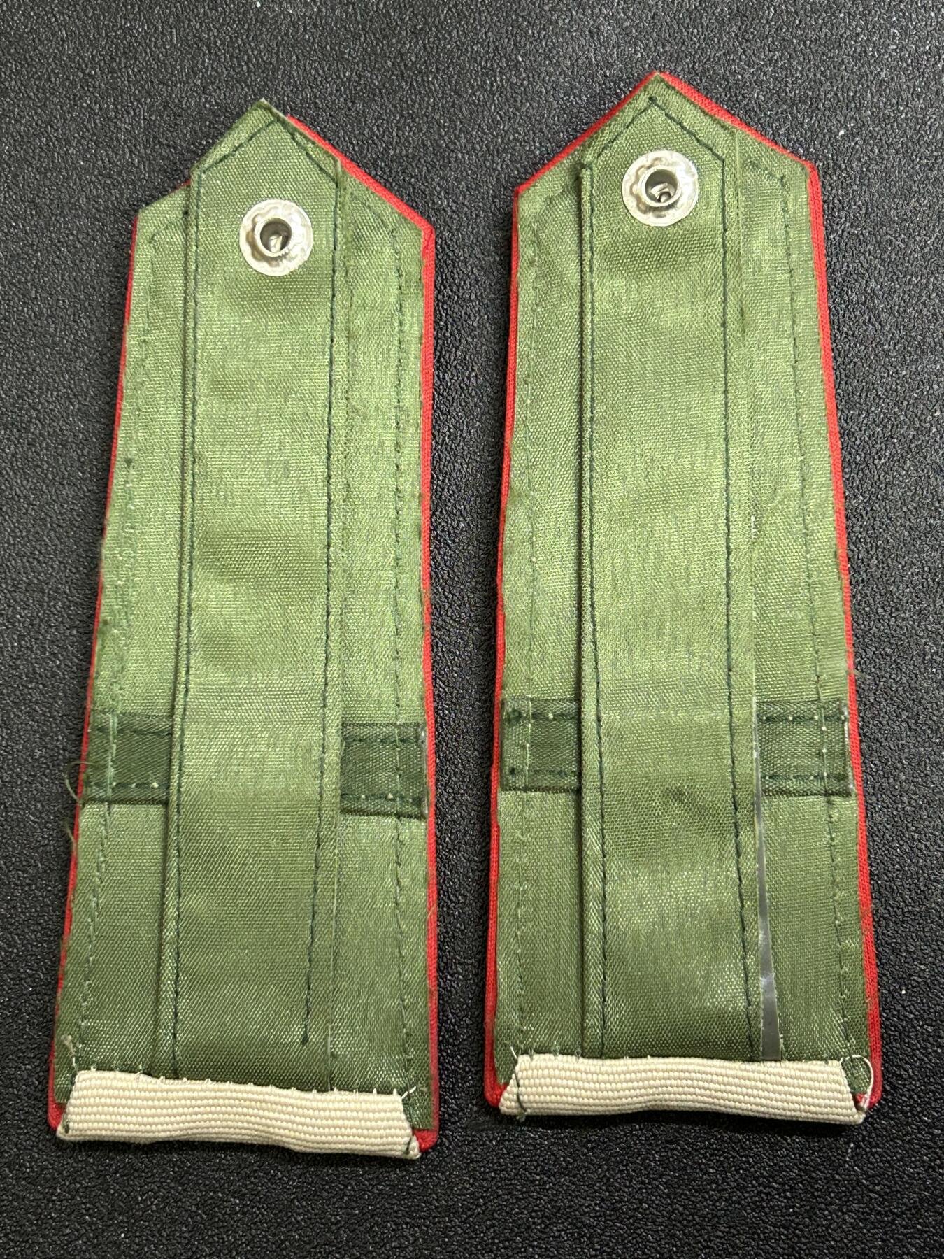 西秦中古拍卖第七十五期 越南人民军早期陆军列兵肩章 技术兵