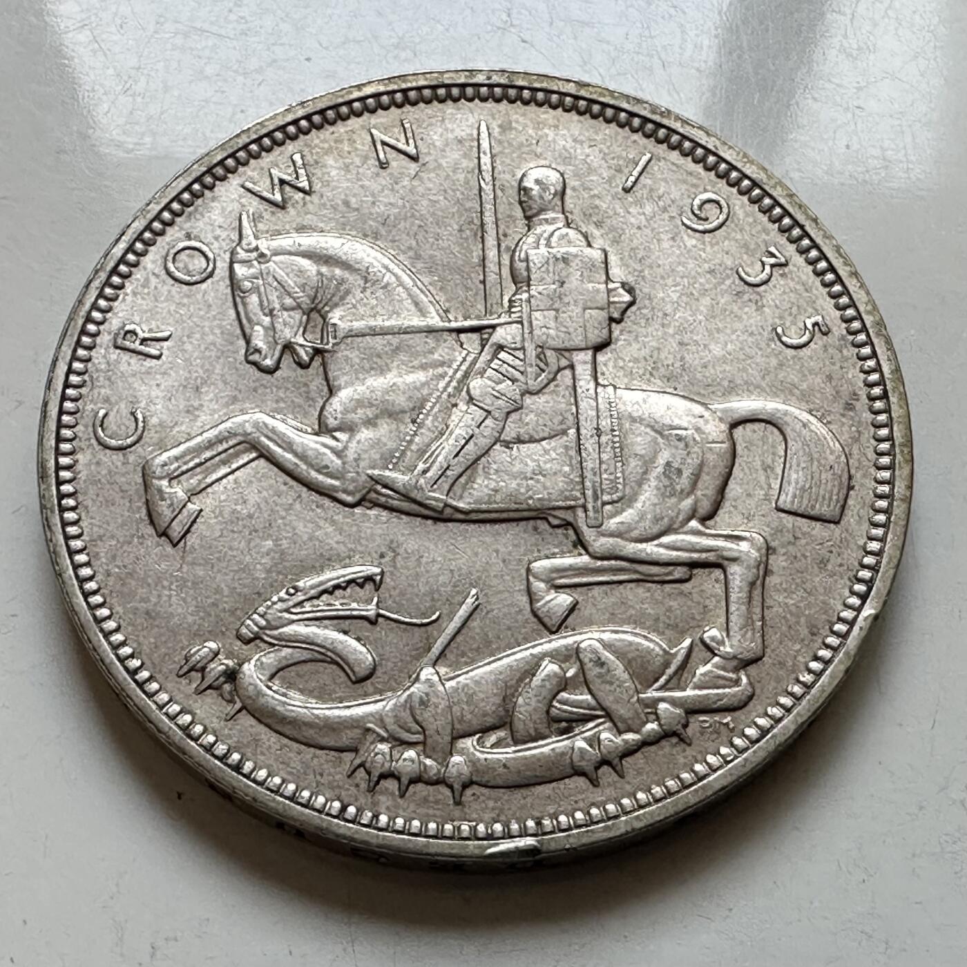 🌹外币初藏🌹🐯2026年第17场 快递将在12号停运 年前需发货的抓紧 ，年后正月十五恢复发货 英国1935年木马剑一克朗银币 28.3克50%银