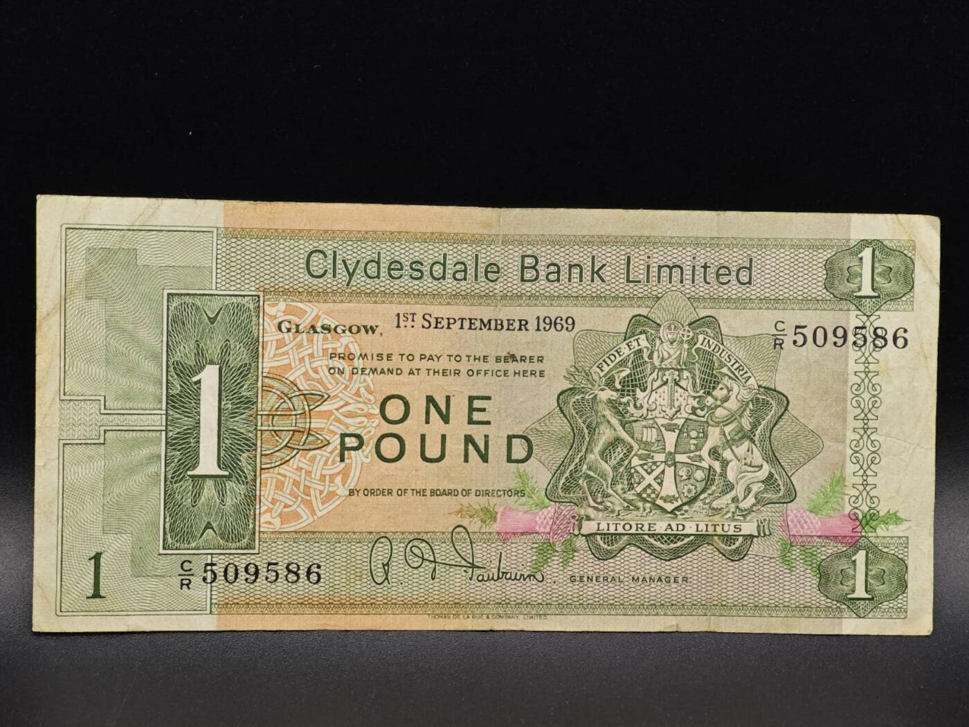 【淘币小摊】实时拍第八百六十五拍   纸币场    年前最后一周之前预留预留8号9号全部发出请更换最新收货地址不方便收货的请勿参拍或者顺丰到付 英国克莱德代尔银行一镑纸币【有折】