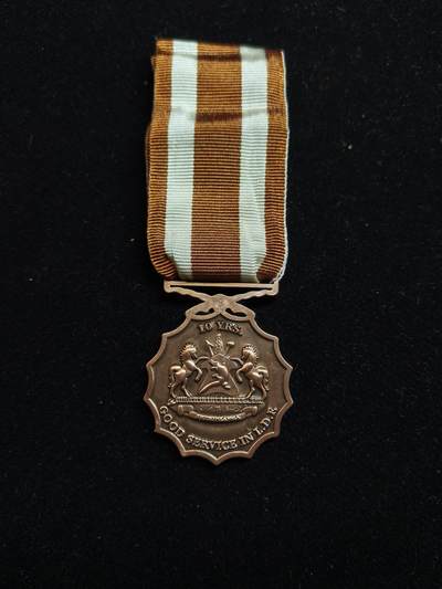 2026新年第一场  - 莱索托王国铜级军事服役奖章   授予为莱索托王国服役满10年且无过错的军人，作为一个国中之国，莱索托王国人口仅仅230万，军队更是少的可怜仅仅只有三千人这还是陆海空三军