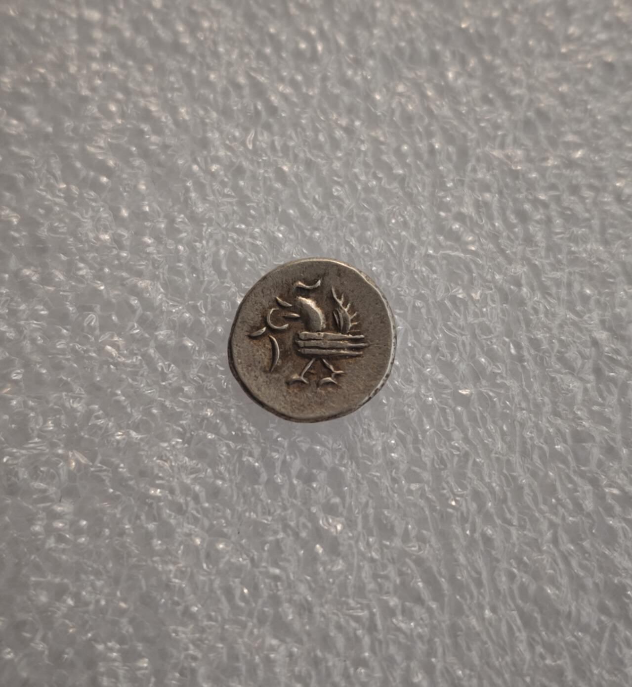 瓶子🏺第228期拍卖会  18世纪柬埔寨红鸟1Pe打制银币