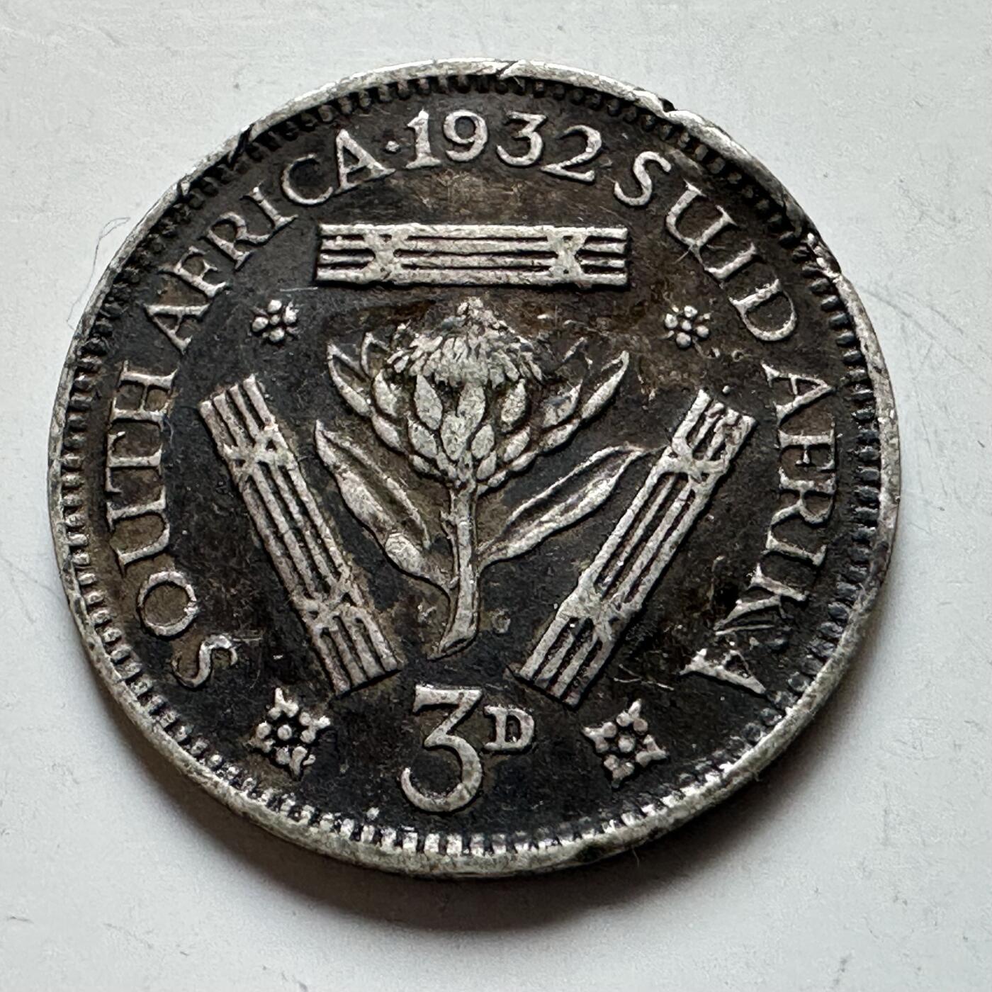 🌹外币初藏🌹🐯2026年第17场 快递将在12号停运 年前需发货的抓紧 ，年后正月十五恢复发货 英属南非1932年三便士银币 1.41克80%银