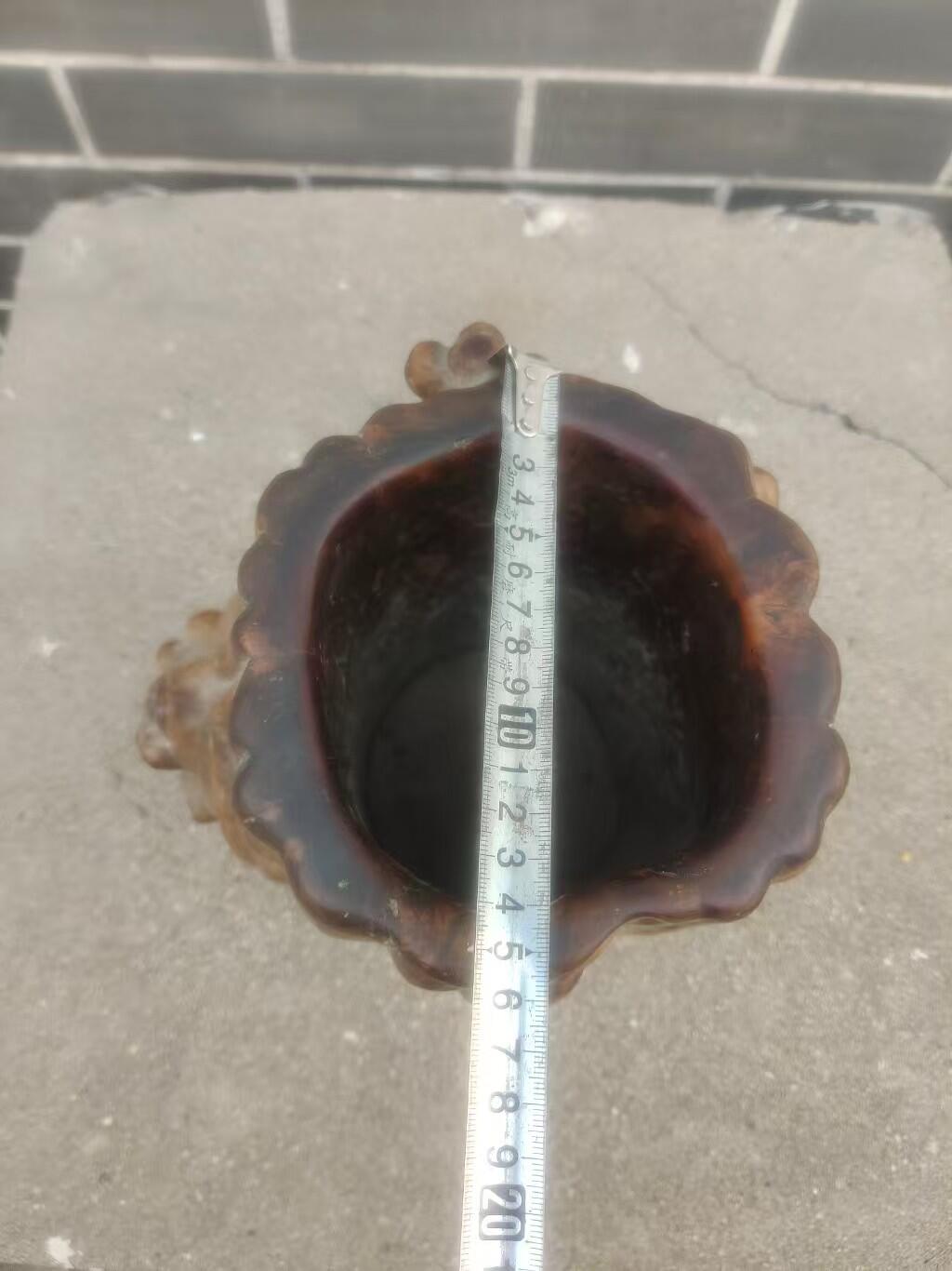 清代老根雕笔筒，木质厚重，瘤疤自然，造型独特，文房佳器。适合收藏或办公案头摆件