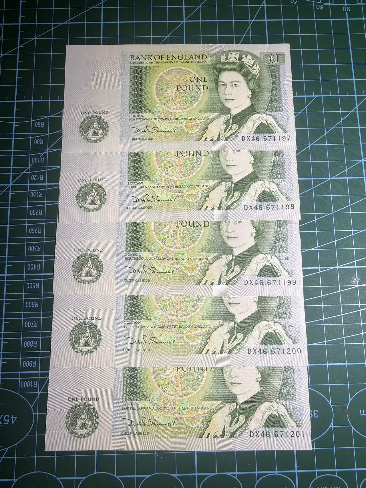 【炜奕收藏】，第五十九期，苏格兰多时期钞票，年前最后一期，拍后所有寄存物品将寄出 英国D序列1镑五连号，UNC-品相，有压痕