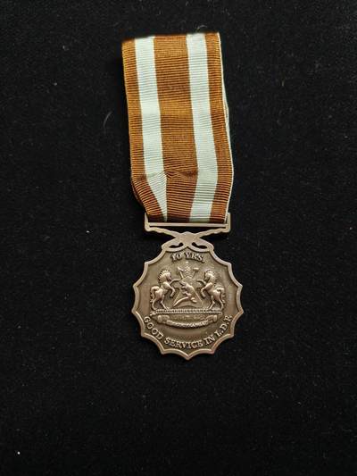 2026新年第一场  - 莱索托王国铜级军事服役奖章   授予为莱索托王国服役满10年且无过错的军人，作为一个国中之国，莱索托王国人口仅仅230万，军队更是少的可怜仅仅只有三千人这还是陆海空三军