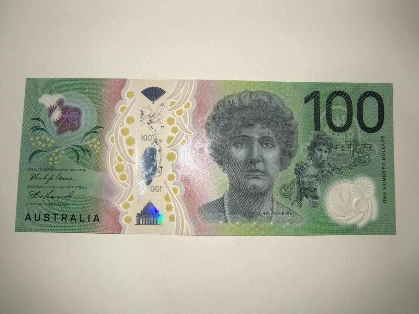 春节钱币瓷器清货捡漏拍场 澳大利亚新版100元塑料钞一张，全新UNC，著名歌唱家梅尔巴，非常漂亮