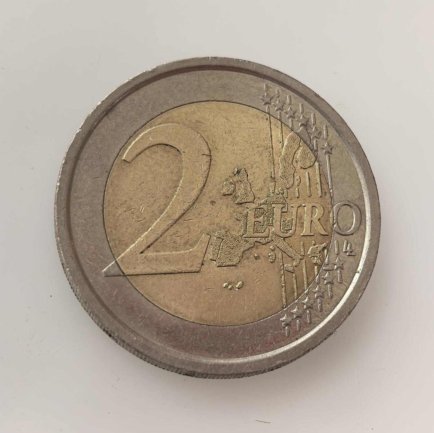 外国优质老铜币高银银币，周六九点倒数截拍，满百包邮，持续收拍，年后发货 意大利2 欧元都灵冬奥会纪念币，双金属材质，正面刻画滑雪运动员、都灵地标与冬奥铭文，背面为欧元统一面额图案。它为纪念都灵冬奥会发行，属欧元区主题纪念币，见证冬奥赛事与欧元货币文化的融合。