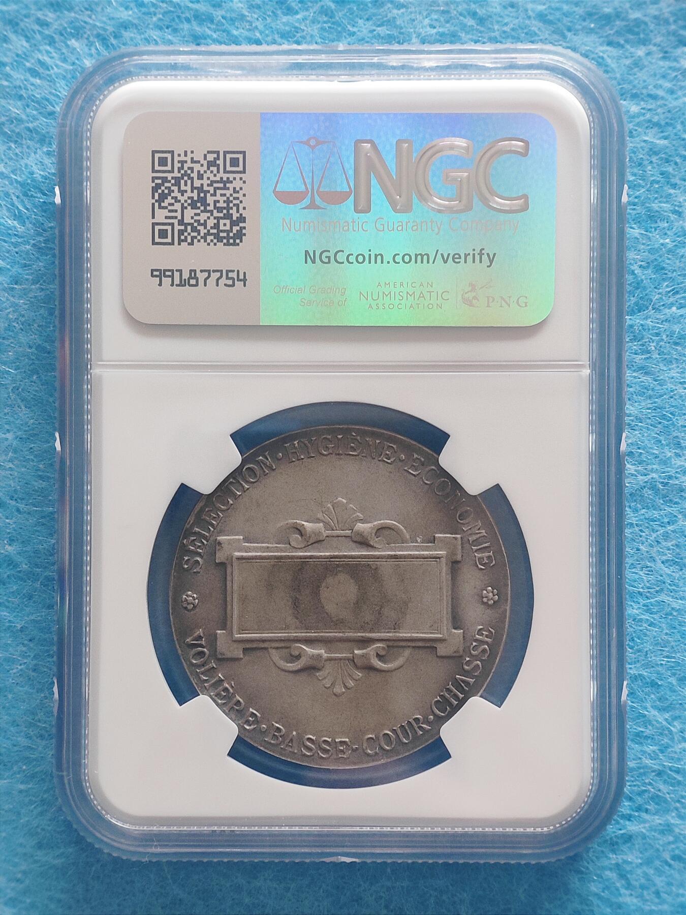 2月5日 🌏全球币章 珍品：1891年/法国中央家禽养殖协会/银质/官方纪念奖章/法国巴黎造币厂造/NGC-MS62（DROPSY签名，法国著名雕刻师Eugène Dropsy的落款，以创作动物题材章牌闻名，这枚是他的经典作品之一。）