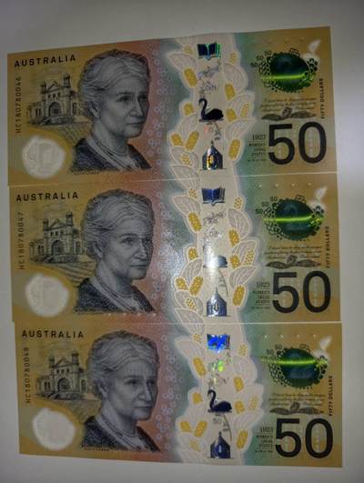 春节钱币瓷器清货捡漏拍场 - 澳大利亚新版50元塑料钞，连号三张，全新UNC，非常漂亮