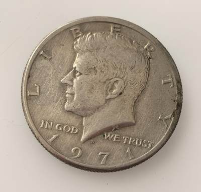 外国优质老铜币高银银币，周六九点倒数截拍，满百包邮，持续收拍，年后发货 - 1971 年美国肯尼迪半美元硬币，为纪念 1963 年遇刺的第 35 任总统约翰・肯尼迪发行，正面铸其头像，背面为美国国徽白头鹰，早期含银，后改为铜镍合金，兼具纪念与流通属性。