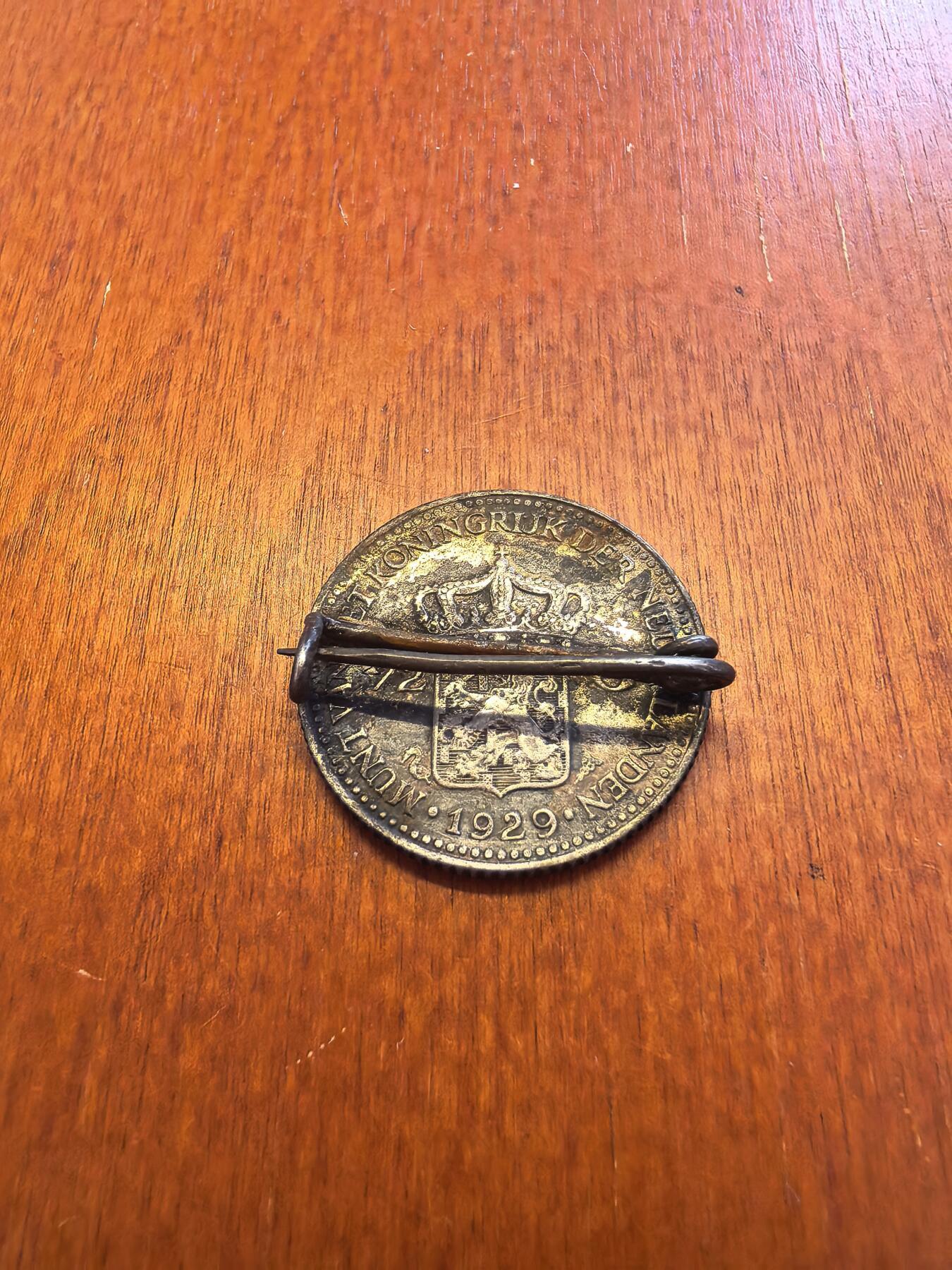 长老汇蛇年精选第九十八场拍卖 1929荷兰威廉明娜1/2盾银币，5克720银，带别针，克书价高