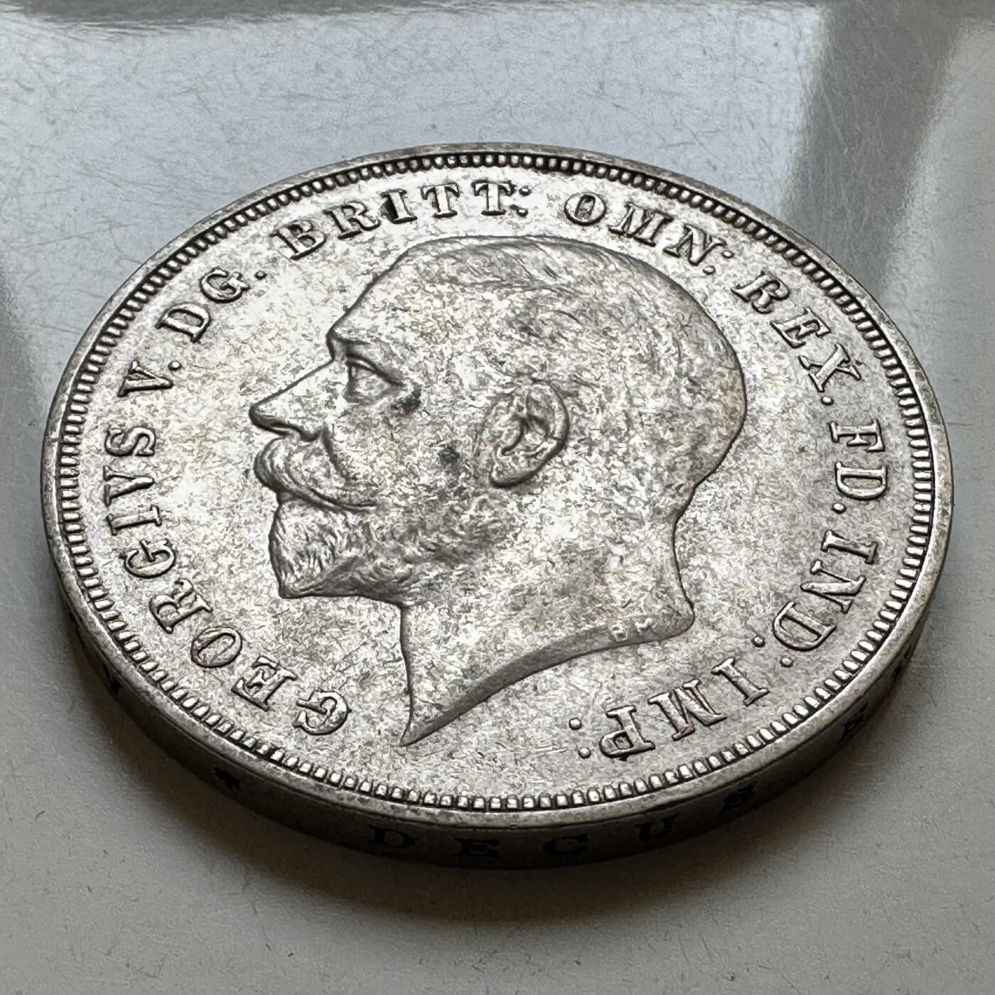 🌹外币初藏🌹🐯2026年第17场 快递将在12号停运 年前需发货的抓紧 ，年后正月十五恢复发货 英国1935年木马剑一克朗银币 28.3克50%银