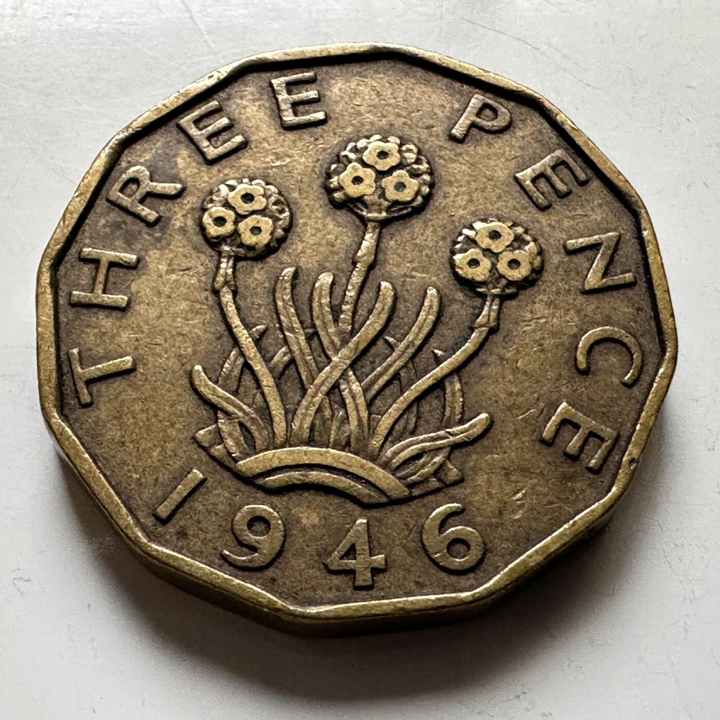 🌹外币初藏🌹🐯2026年第17场 快递将在12号停运 年前需发货的抓紧 ，年后正月十五恢复发货 英国1946年3便士 特年 a