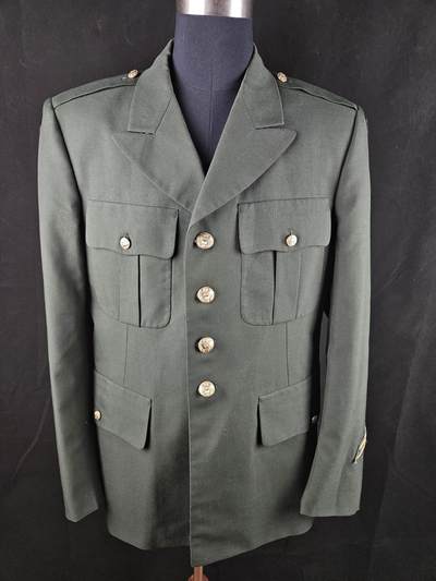 0元起拍勋章 第332期 咸鱼国勋章拍卖专场 2月8日（周日）下午6：00开始 - 美国陆军士官绿常上衣 胸围106 肩宽46 衣长82 袖长68