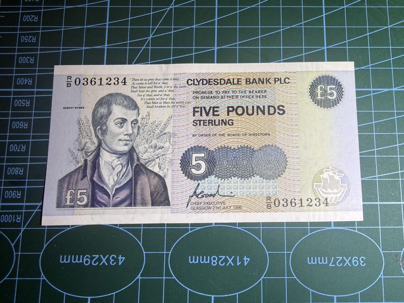 【炜奕收藏】，第五十九期，苏格兰多时期钞票，年前最后一期，拍后所有寄存物品将寄出 1996年苏格兰克莱斯戴尔银行5镑纪念钞，品相如图，中软折，1234顺子号