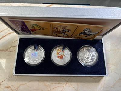 第190期拍卖 - 越南2002年生肖马年纪念精制银币原厂包装稀见品种 全套三枚，每枚20克，编号0058，999银，总发行量3800套，原盒证书，马年送礼佳品
