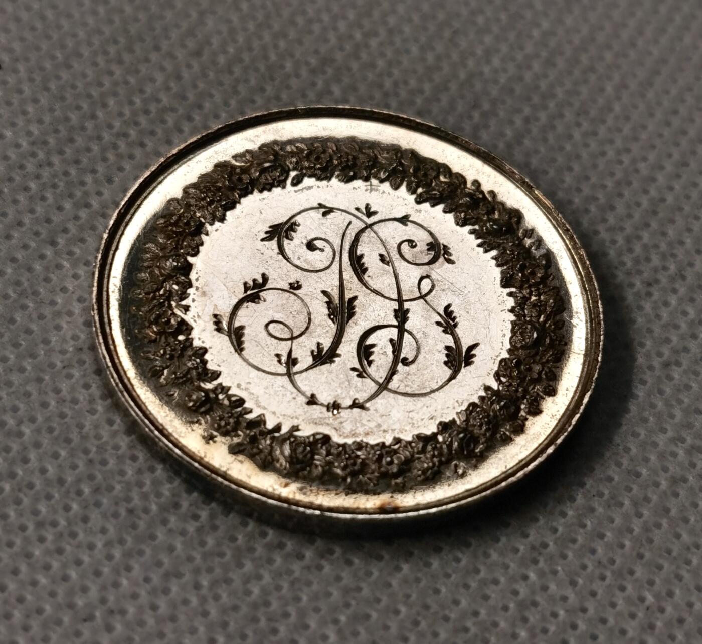 甄臻铺-世界币章拍卖（第49期）精品场拍品征集中，送拍享返佣金等优惠多多 法国19世纪爱情银章17.87克34.6mm