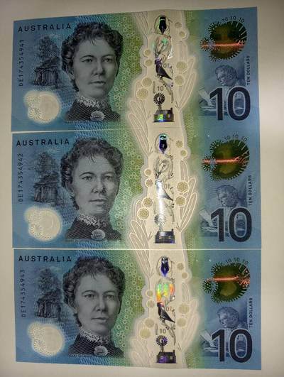 春节钱币瓷器清货捡漏拍场 - 澳大利亚新版明亮版10元塑料钞 全新UNC连号三张