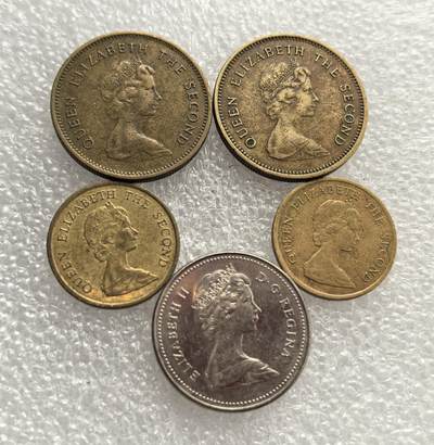 外国优质老铜币高银银币，周六九点倒数截拍，满百包邮，持续收拍，年后发货 - 20 世纪 70-80 年代英联邦地区流通辅币，含香港伍毫、10 分与加拿大 5 分硬币。正面铸伊丽莎白二世头像，体现英联邦殖民 / 自治领属性；香港币属港元体系，加拿大币以河狸为图案，见证殖民时期货币与英联邦文化印记。