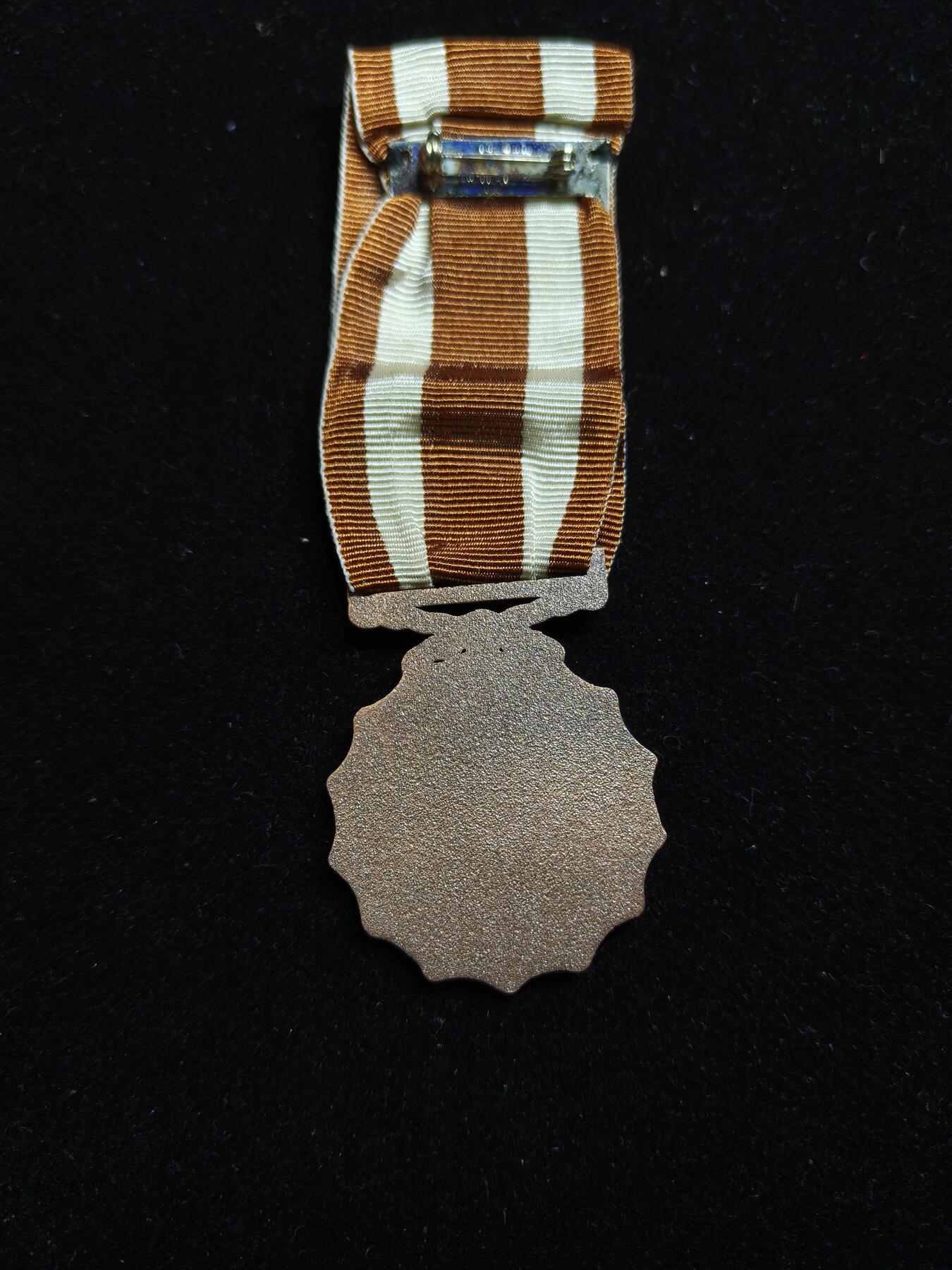 2026新年第一场  莱索托王国铜级军事服役奖章   授予为莱索托王国服役满10年且无过错的军人，作为一个国中之国，莱索托王国人口仅仅230万，军队更是少的可怜仅仅只有三千人这还是陆海空三军