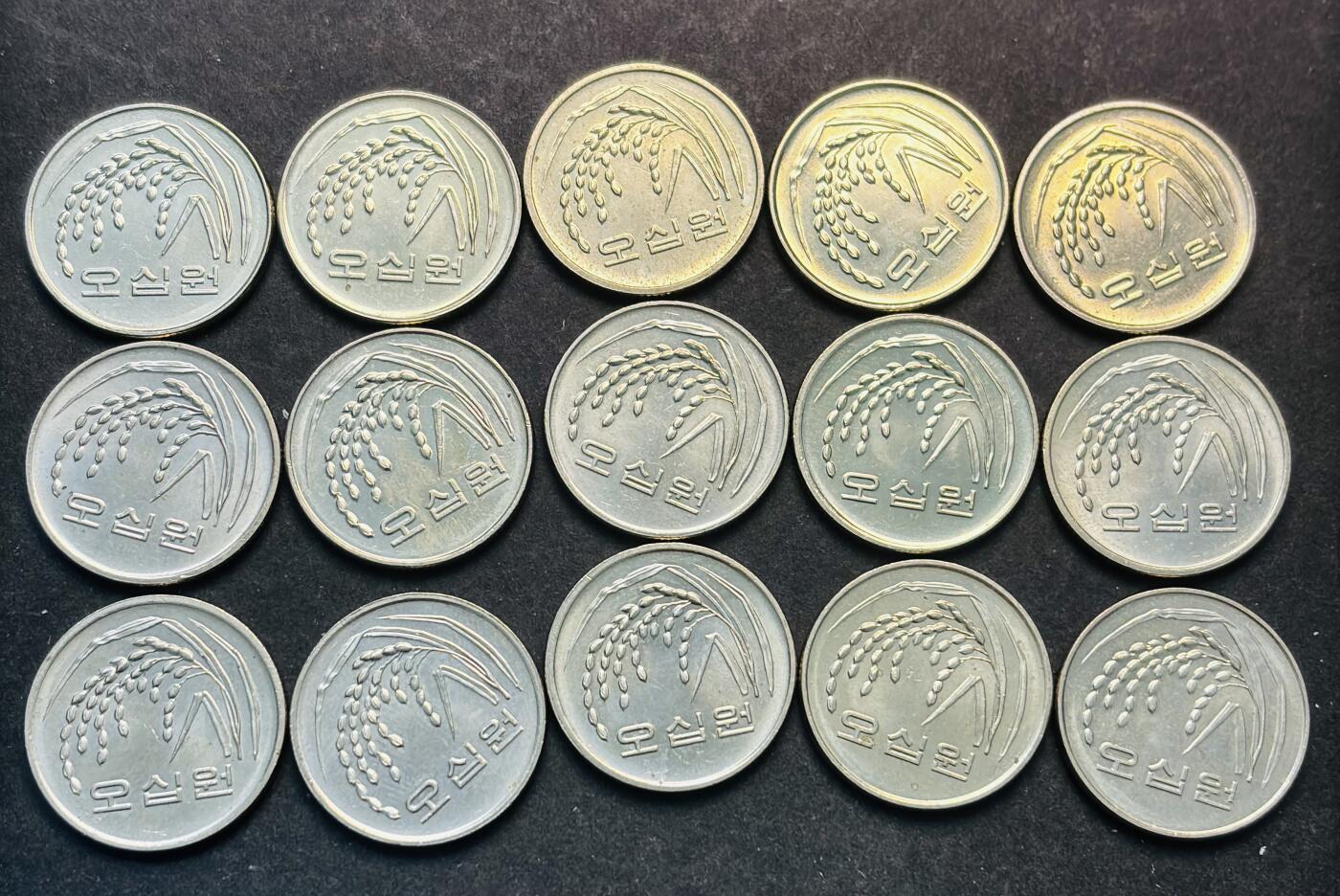 文馨钱币收藏第 293 场，春节前最后一期全部发出，将不予寄存，请悉知 全新韩国 50 元 15 枚