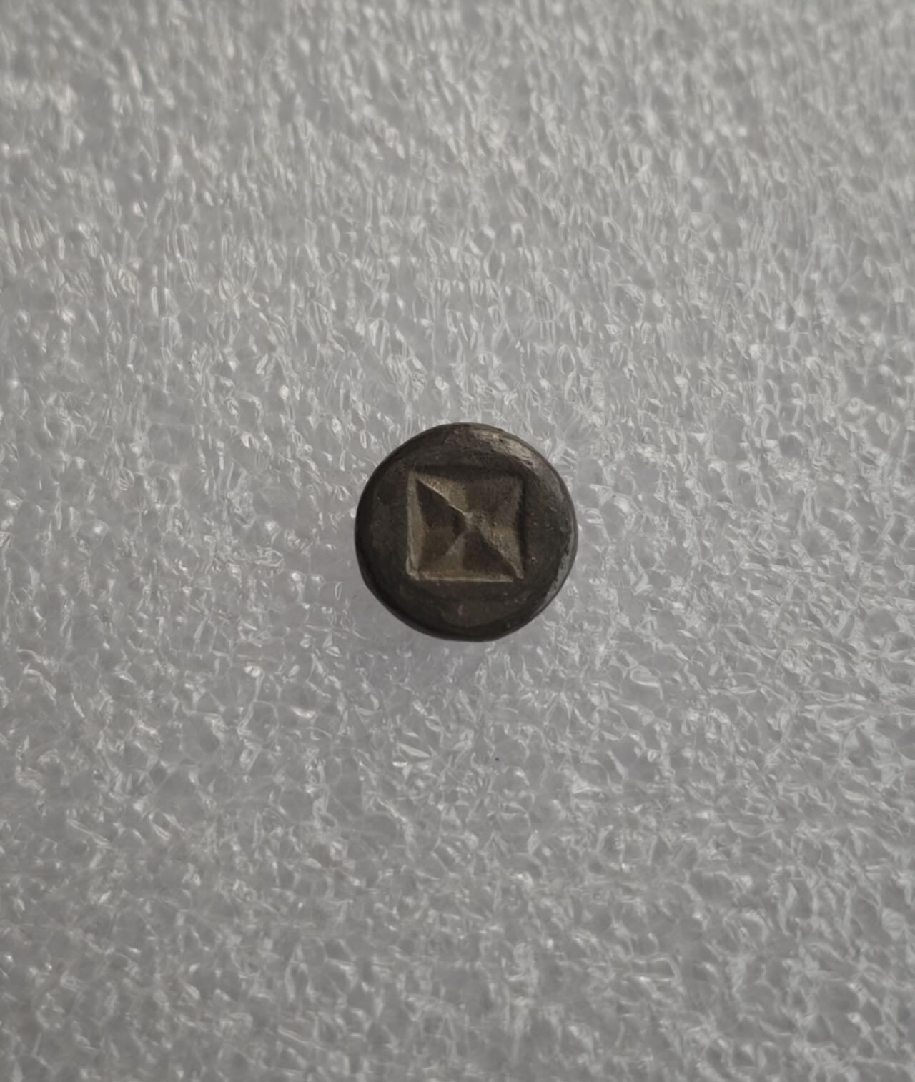 瓶子🏺第228期拍卖会  6-8世纪三佛齐王国檀香花图案打制银币