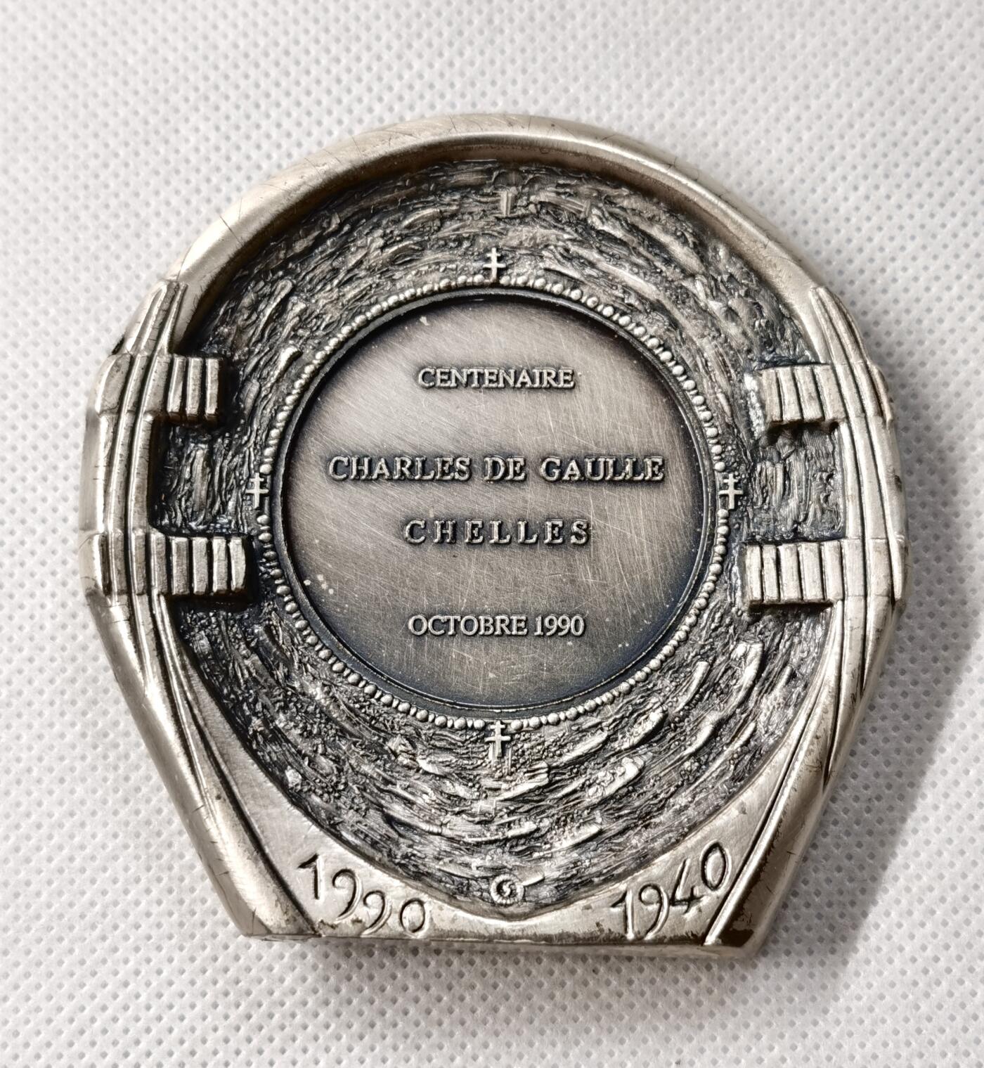 甄臻铺-世界币章拍卖（第49期）精品场拍品征集中，送拍享返佣金等优惠多多 法国艺术大章 戴高乐诞辰100年纪念章 高浮雕精制 超大镀银章 72*74.5MM 173.3克 人物立体感十足 眼睛有神