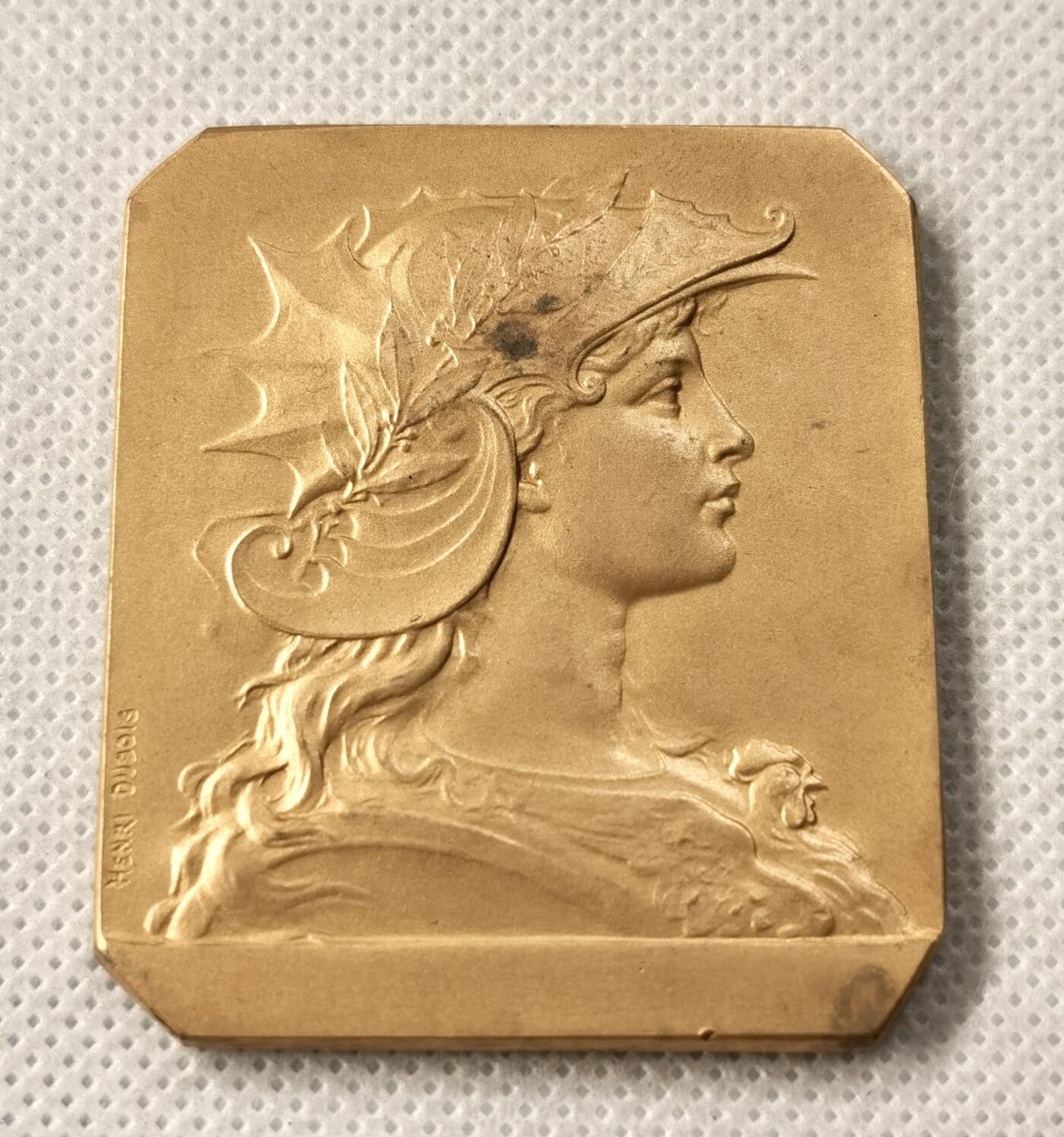 甄臻铺-世界币章拍卖（第49期）精品场拍品征集中，送拍享返佣金等优惠多多 法国海马戎装玛丽安娜大铜章 大师H.Dubois作品 海马女神头盔 经典戎装女神。44mm*50.8mm，重57.8g，边铭丰饶角bronze，品相精美厚重