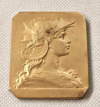 甄臻铺-世界币章拍卖（第49期）精品场拍品征集中，送拍享返佣金等优惠多多 - 法国海马戎装玛丽安娜大铜章 大师H.Dubois作品 海马女神头盔 经典戎装女神。44mm*50.8mm，重57.8g，边铭丰饶角bronze，品相精美厚重