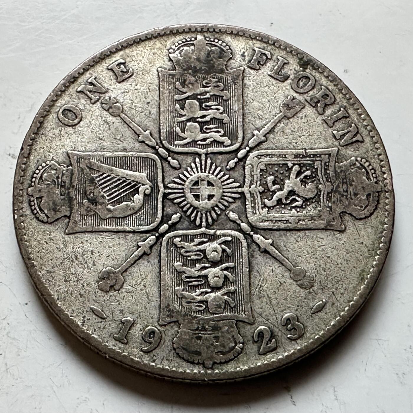 🌹外币初藏🌹🐯2026年第17场 快递将在12号停运 年前需发货的抓紧 ，年后正月十五恢复发货 英国1923年一弗罗林银币 11.3克50%银