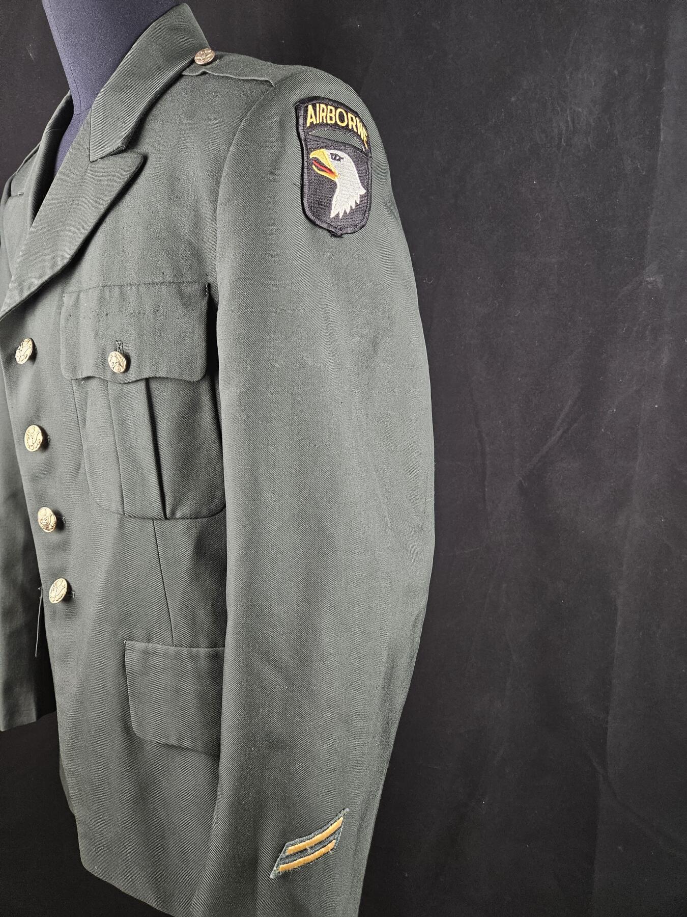 0元起拍勋章 第332期 咸鱼国勋章拍卖专场 2月8日（周日）下午6：00开始 美国陆军士官绿常上衣 胸围106 肩宽46 衣长82 袖长68