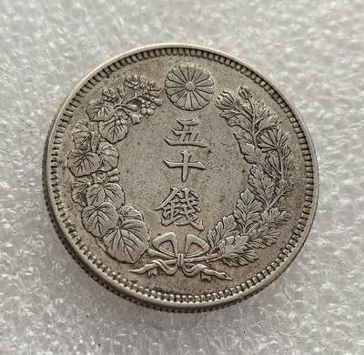 外国优质老铜币高银银币，周六九点倒数截拍，满百包邮，持续收拍，年后发货 - 日本大正二年（1913 年）五十钱银币，属于大正天皇初期的流通货币。币面的旭日纹与菊花纹章，既延续了明治时期的近代化象征，也反映了大正时代日本在一战前夕的经济扩张与社会转型，是当时货币体系的重要见证。