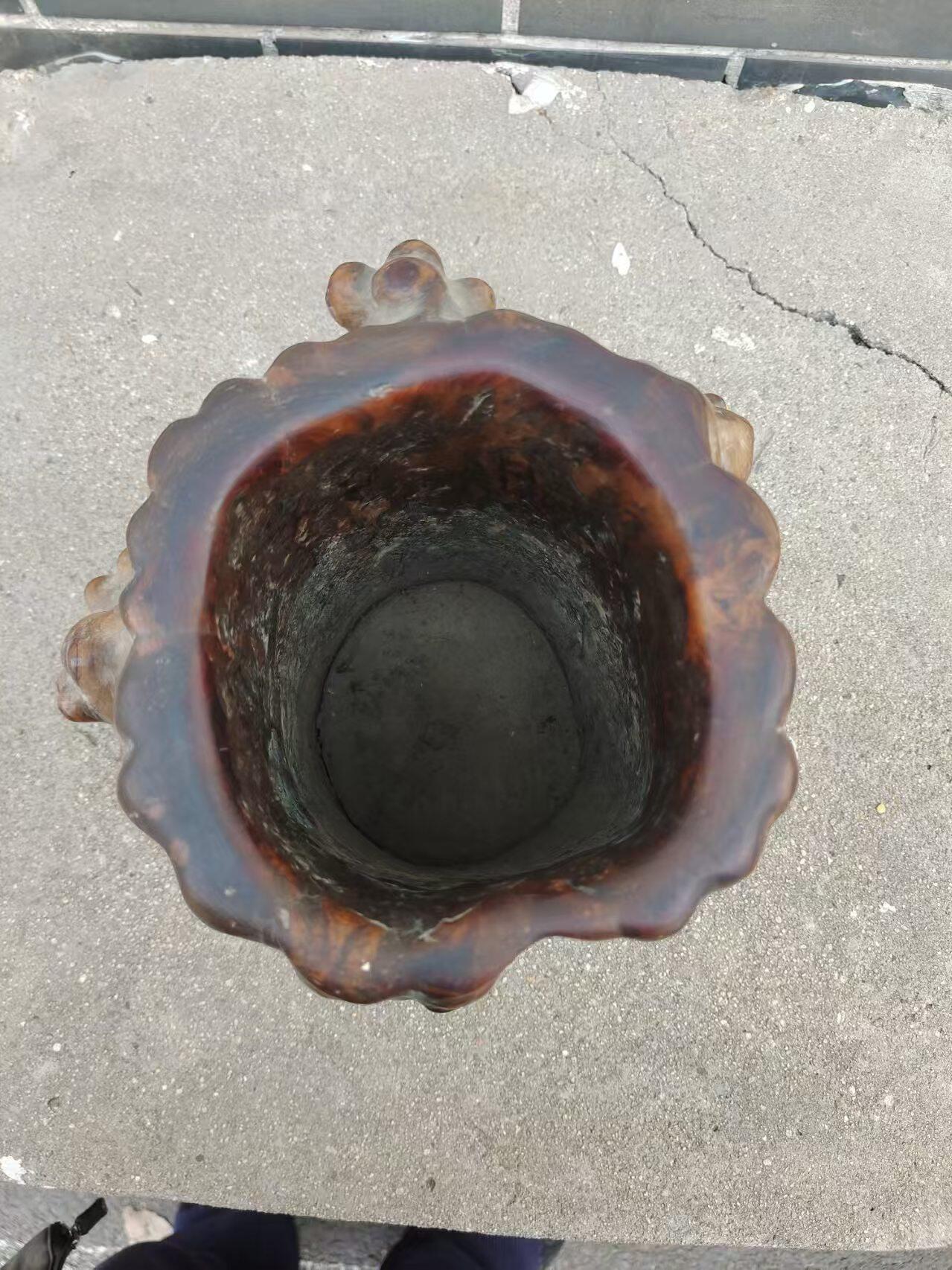 清代老根雕笔筒，木质厚重，瘤疤自然，造型独特，文房佳器。适合收藏或办公案头摆件