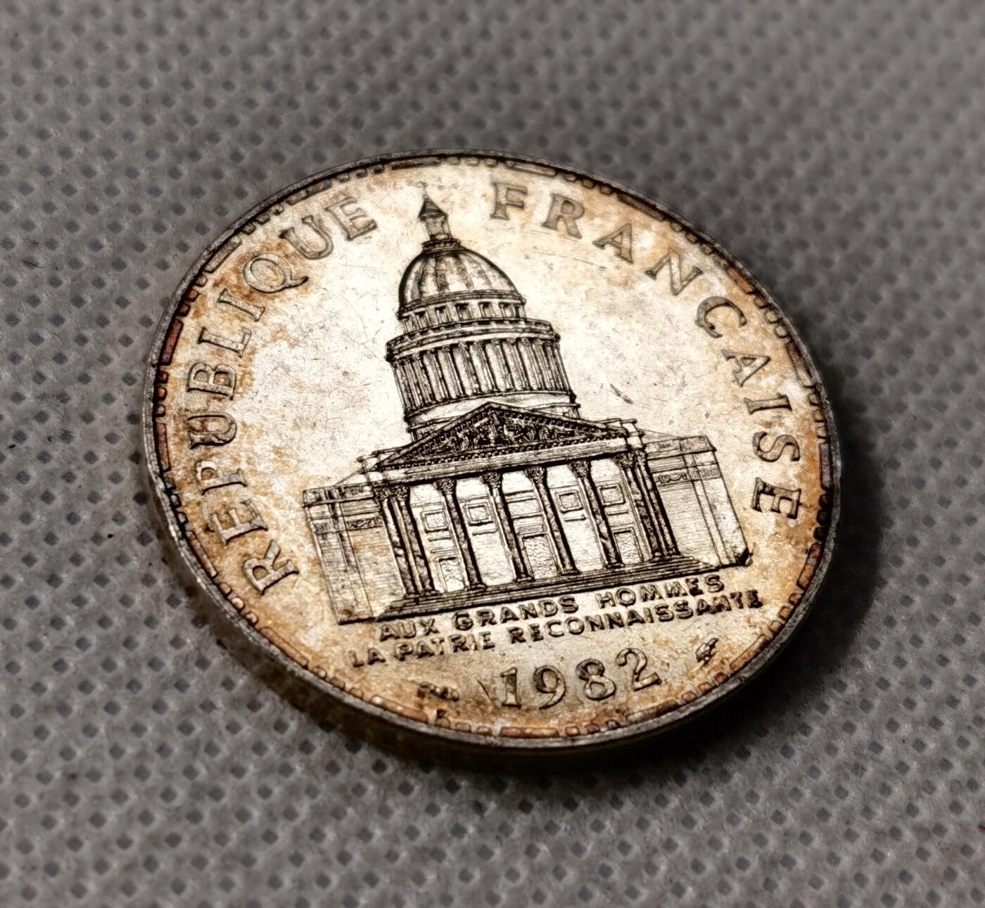 甄臻铺-世界币章拍卖（第49期）精品场拍品征集中，送拍享返佣金等优惠多多