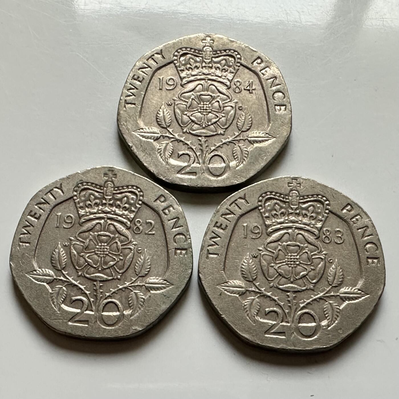 🌹外币初藏🌹🐯2026年第17场 快递将在12号停运 年前需发货的抓紧 ，年后正月十五恢复发货 青年版20便士 3个年份