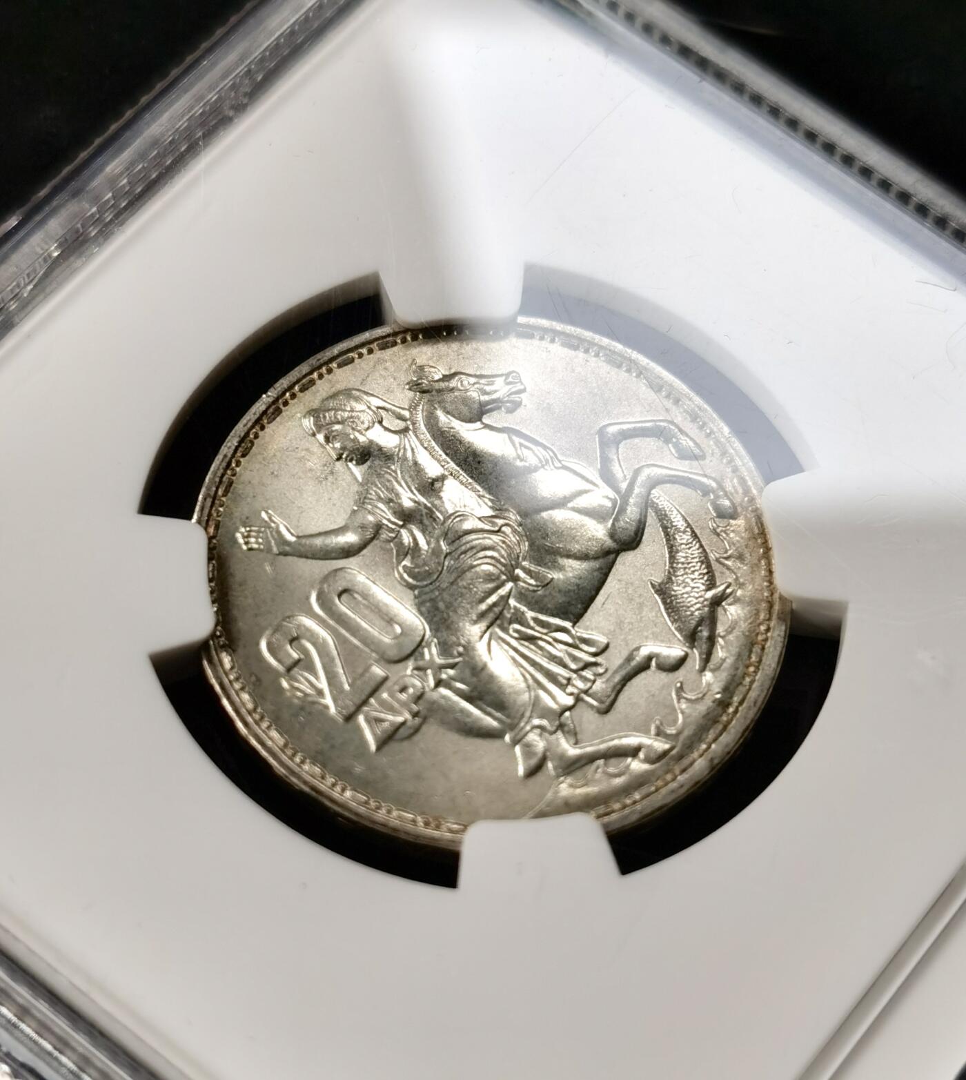 甄臻铺-世界币章拍卖（第49期）精品场拍品征集中，送拍享返佣金等优惠多多 NGC-MS65 希腊1960年月亮女神20德拉克马银币，银光耀眼，收藏佳品