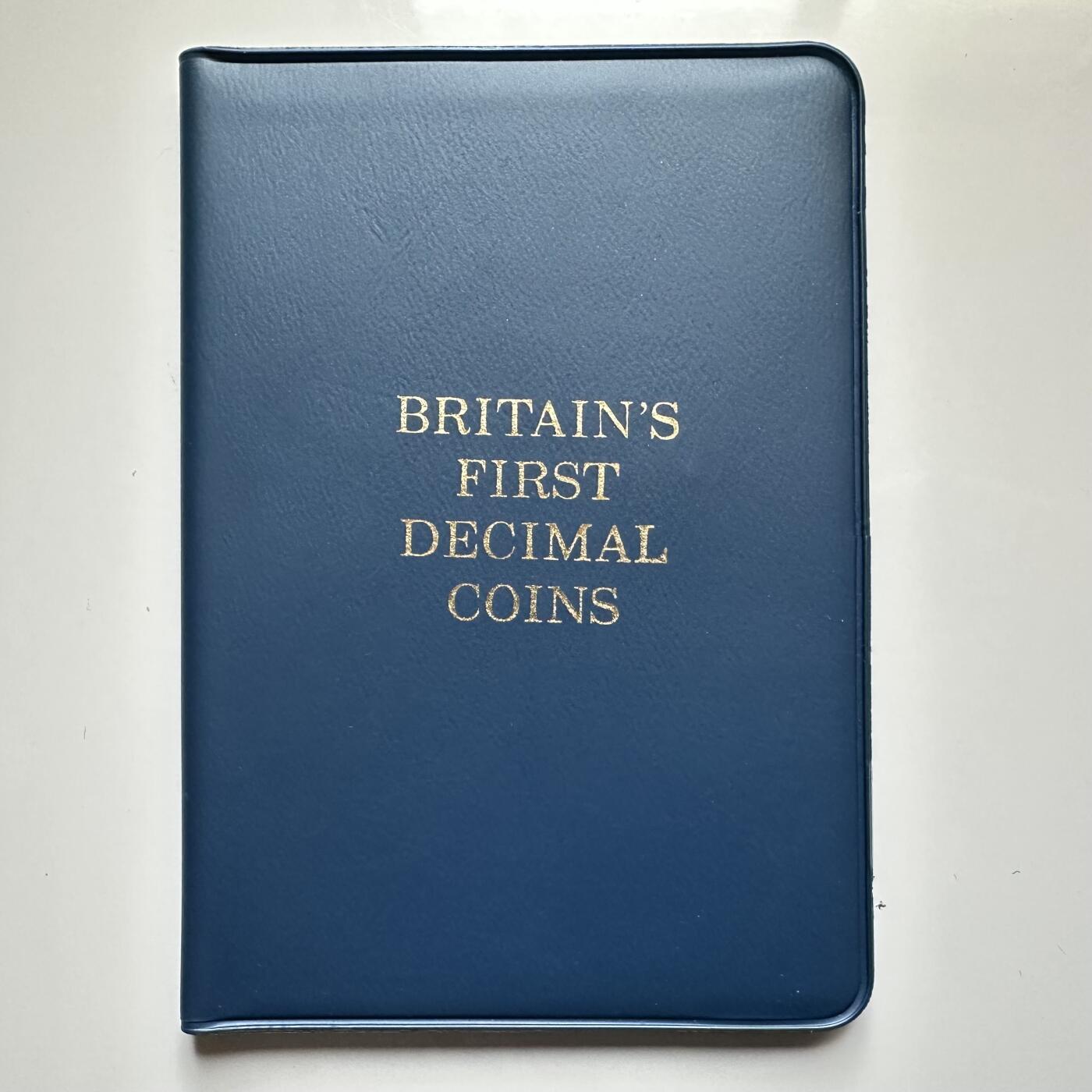 🌹外币初藏🌹🐯2026年第17场 快递将在12号停运 年前需发货的抓紧 ，年后正月十五恢复发货 英国十进制新便士5枚套 原装册 a