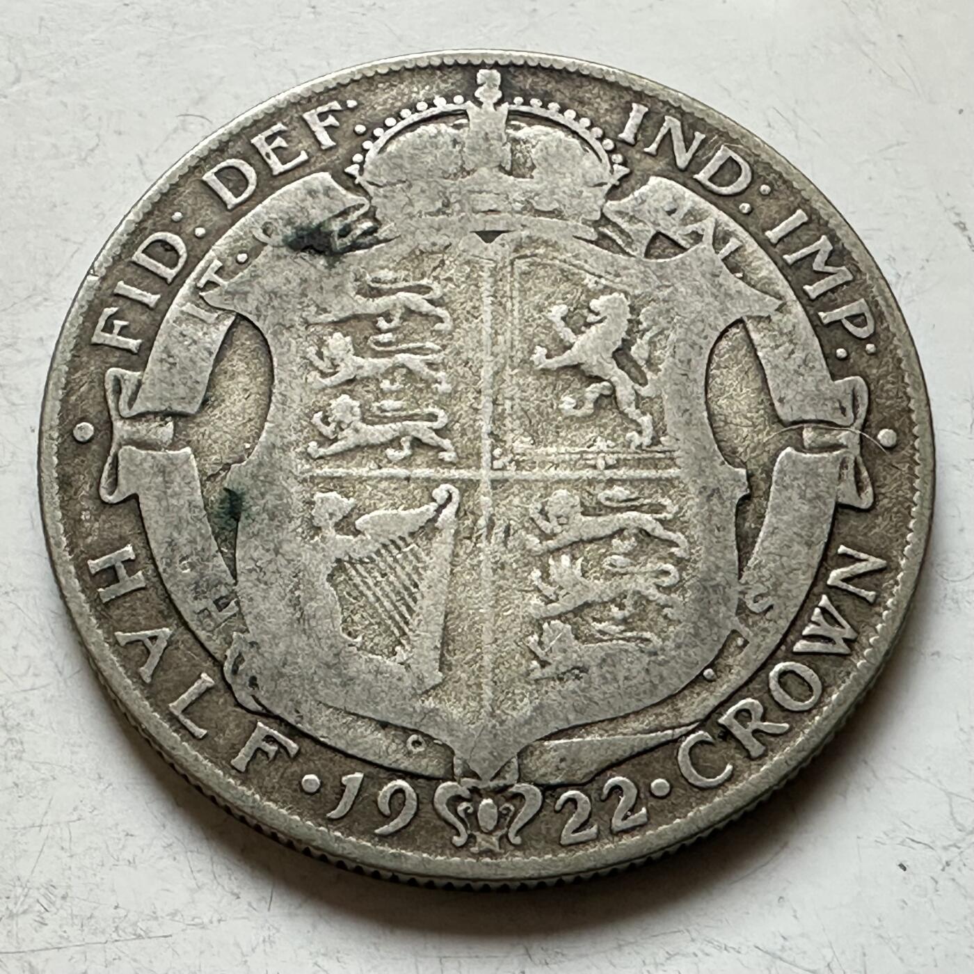 🌹外币初藏🌹🐯2026年第17场 快递将在12号停运 年前需发货的抓紧 ，年后正月十五恢复发货 英国1922年1/2克朗银币 14.1克50%银