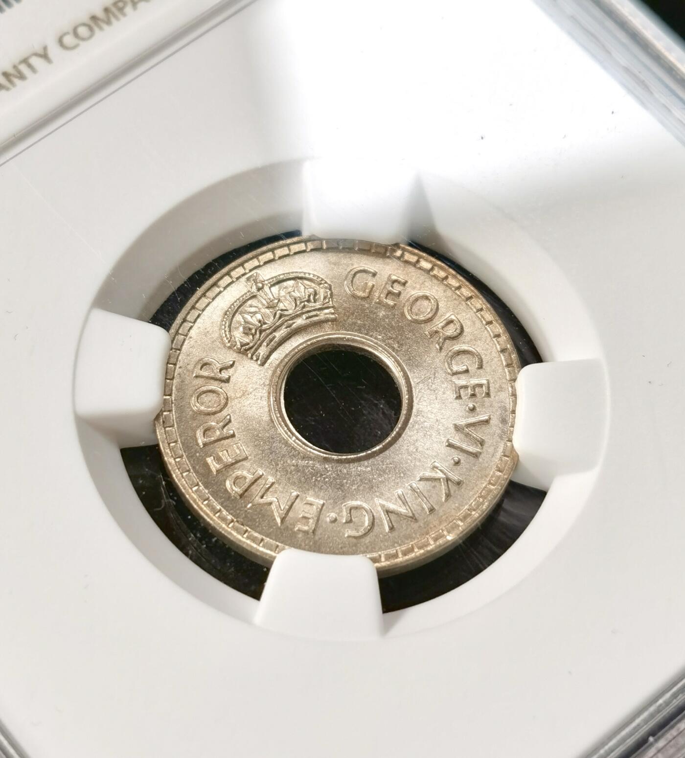 甄臻铺-世界币章拍卖（第49期）精品场拍品征集中，送拍享返佣金等优惠多多