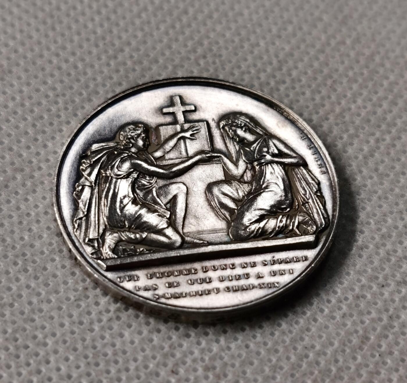 甄臻铺-世界币章拍卖（第49期）精品场拍品征集中，送拍享返佣金等优惠多多 法国19世纪爱情银章14克31.6mm