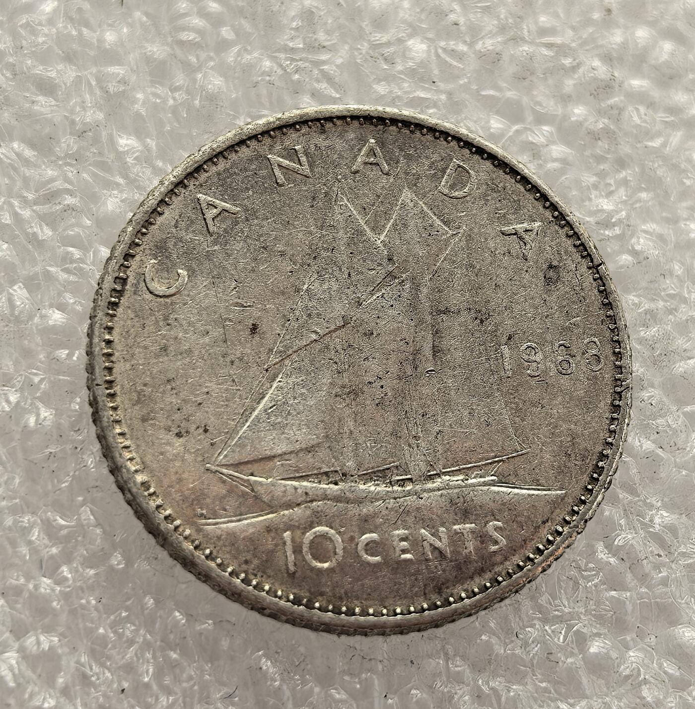 外国优质老铜币高银银币，周六九点倒数截拍，满百包邮，持续收拍，年后发货 加拿大 1968 年   10 分银币，属于伊丽莎白二世时期的流通货币。币面的 “蓝鼻子” 号帆船是加拿大航海与渔业文化的象征，见证了加拿大战后经济稳定发展与国家文化认同的塑造，也是加拿大货币体系中极具代表性的一枚。