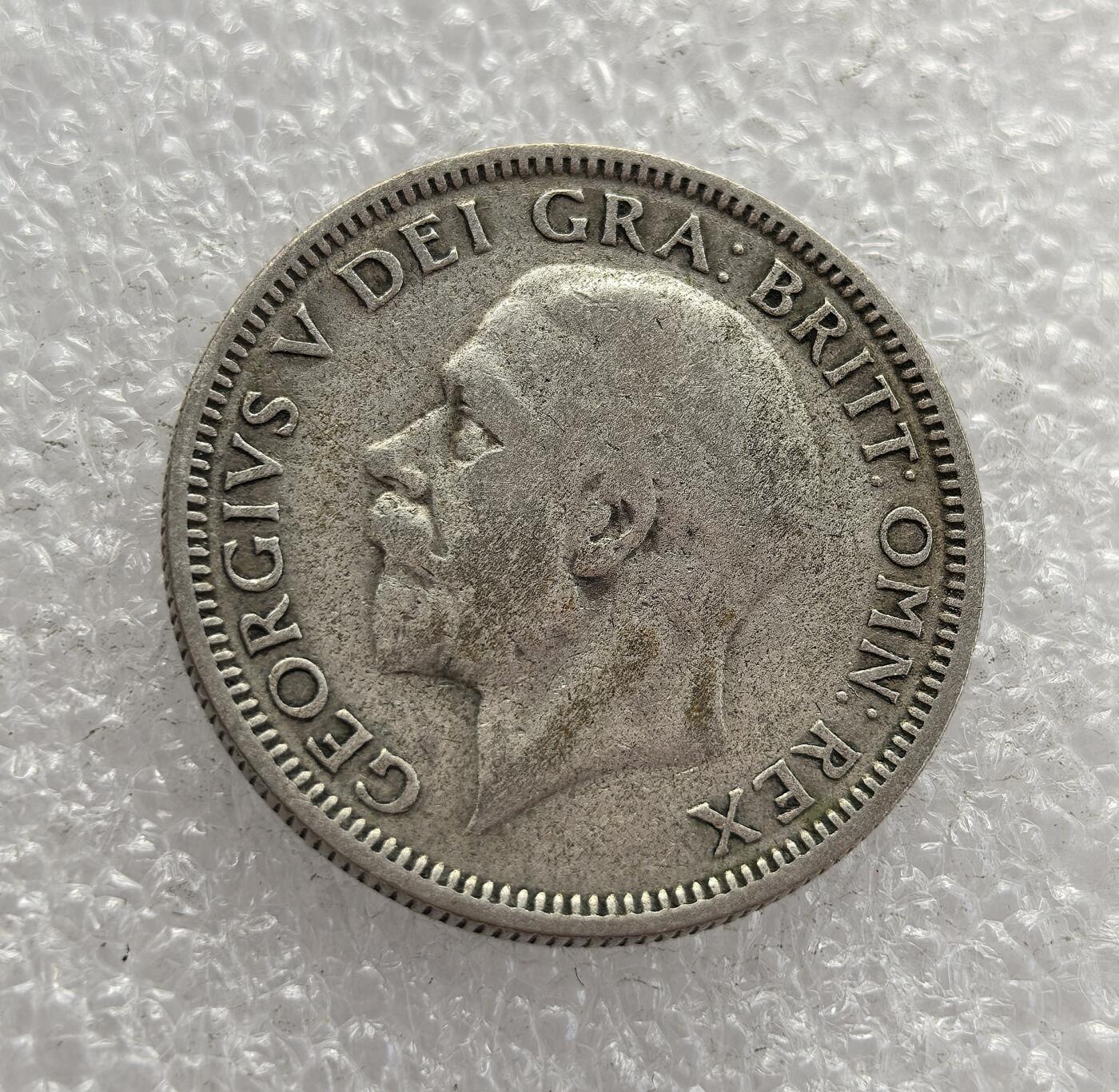 外国优质老铜币高银银币，周六九点倒数截拍，满百包邮，持续收拍，年后发货 英国 1936 年1 先令银币，属于乔治五世时期的流通货币。这一年正值乔治五世逝世、爱德华八世短暂继位，该币以 “皇冠上的狮子” 为设计，既是英国经济大萧条后期的货币遗存，也见证了英国王室的历史性权力过渡。