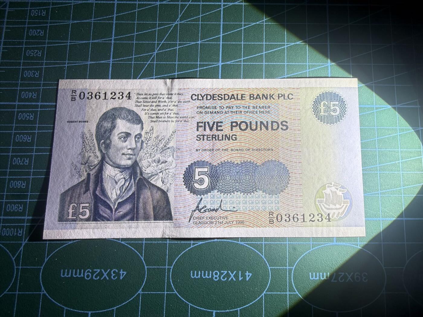 【炜奕收藏】，第五十九期，苏格兰多时期钞票，年前最后一期，拍后所有寄存物品将寄出 1996年苏格兰克莱斯戴尔银行5镑纪念钞，品相如图，中软折，1234顺子号