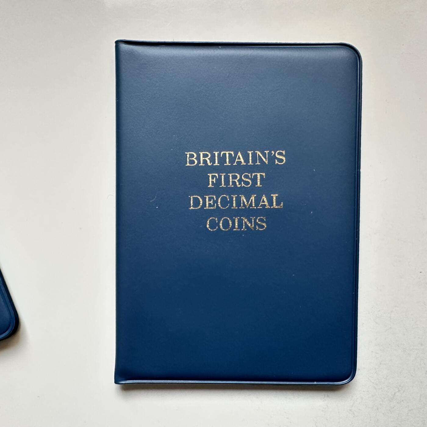 🌹外币初藏🌹🐯2026年第17场 快递将在12号停运 年前需发货的抓紧 ，年后正月十五恢复发货 英国十进制新便士5枚套 原装册 b