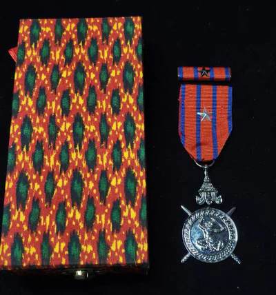 2026新年第一场  - 少见 柬埔寨银级国防奖章 带原盒 带战斗星勋饰