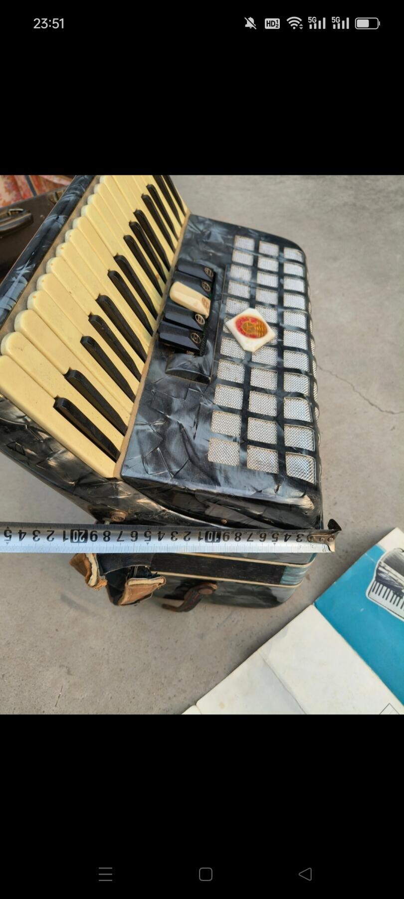 下乡淘到，文革时期星海牌手风琴，北京乐器厂1975年出厂，带有说明书，有编号有规格，品相好正常使用，音质嘹亮悦耳，可使用，收藏价值很高，保存完整，包老！
