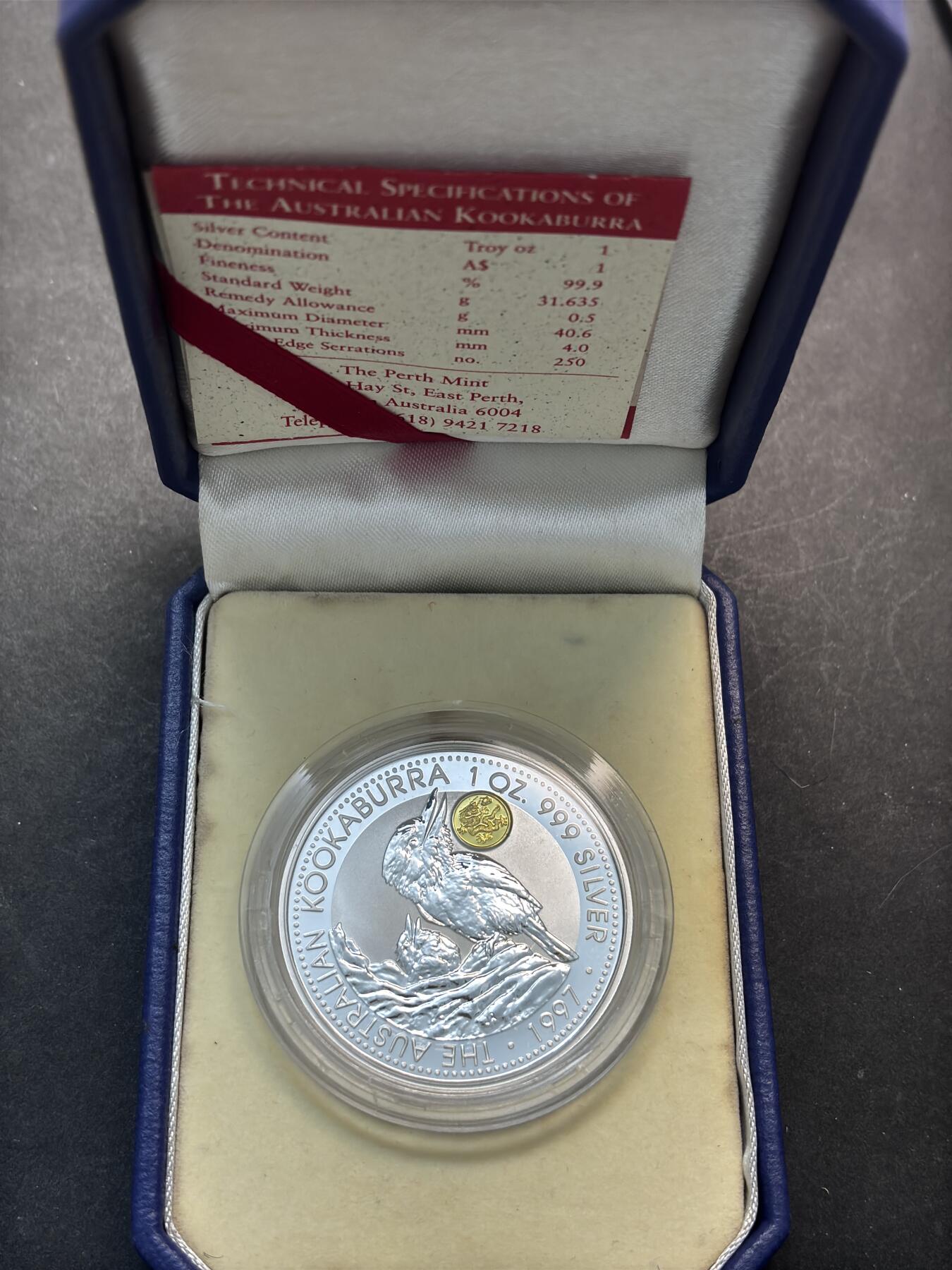 【金马踏春，泉马奔腾】2026 年新年贺岁场，（定于年初五接财神截拍）祝各位老板马到成功，马上有钱，愿岁岁平安喜乐顺遂 原盒带证书收藏 1997 年澳大利亚翠鸟系列 1 盎司大银币带 0.5 克纯银龙密印 31.635 克 999 纯银