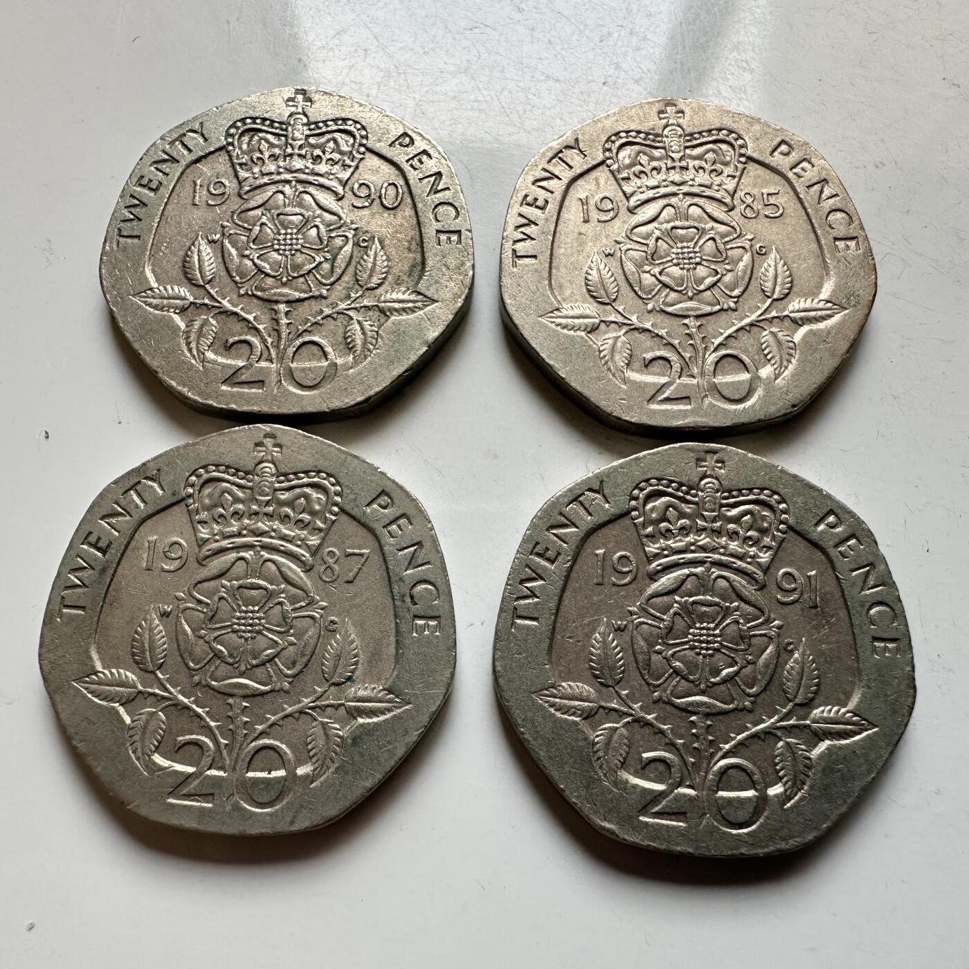 🌹外币初藏🌹🐯2026年第17场 快递将在12号停运 年前需发货的抓紧 ，年后正月十五恢复发货 中年版20便士 4枚