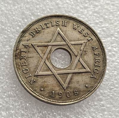 外国优质老铜币高银银币，周六九点倒数截拍，满百包邮，持续收拍，年后发货 - 英属西非（尼日利亚）1908 年1 便士流通硬币，属于爱德华七世统治时期。币面六芒星是西非殖民货币标志性图案，中间圆孔为小额硬币典型设计，阿拉伯文适配本土文化，见证了英国殖民统治下的货币整合与文化适配。