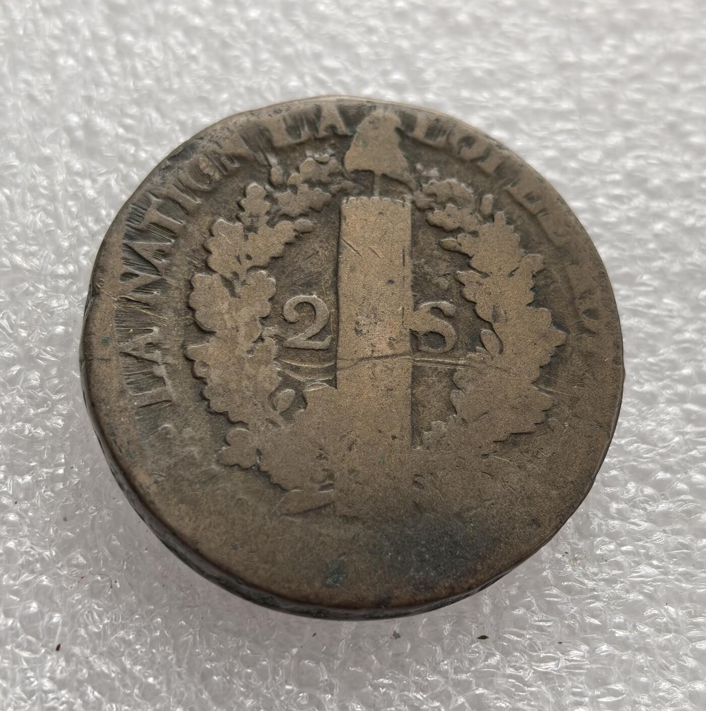 外国优质老铜币高银银币，周六九点倒数截拍，满百包邮，持续收拍，年后发货 法国 1793 年2索尔大铜币，属于法兰西第一共和国初创时期的货币。当时法国大革命进入激进阶段，该币以 “自由帽” 与麦穗花环为核心设计，象征革命理想与民生根基，是大革命浪潮中法国社会转型与货币体系重建的关键遗存。